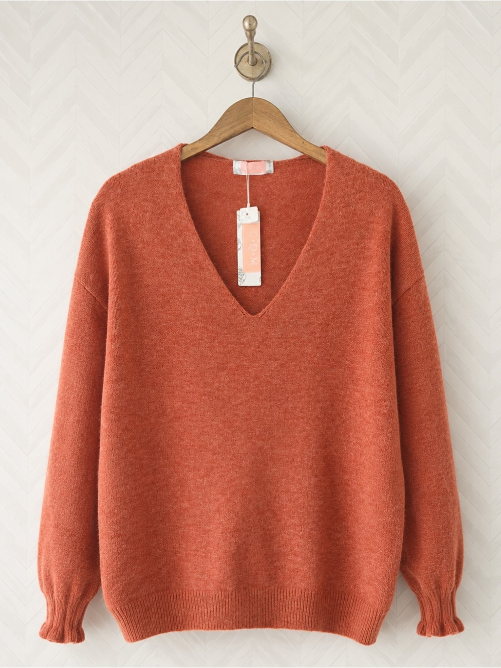 C+D+M‎ V-Neck Cozy Women's Sweater in Heather Orange NWT Size Small